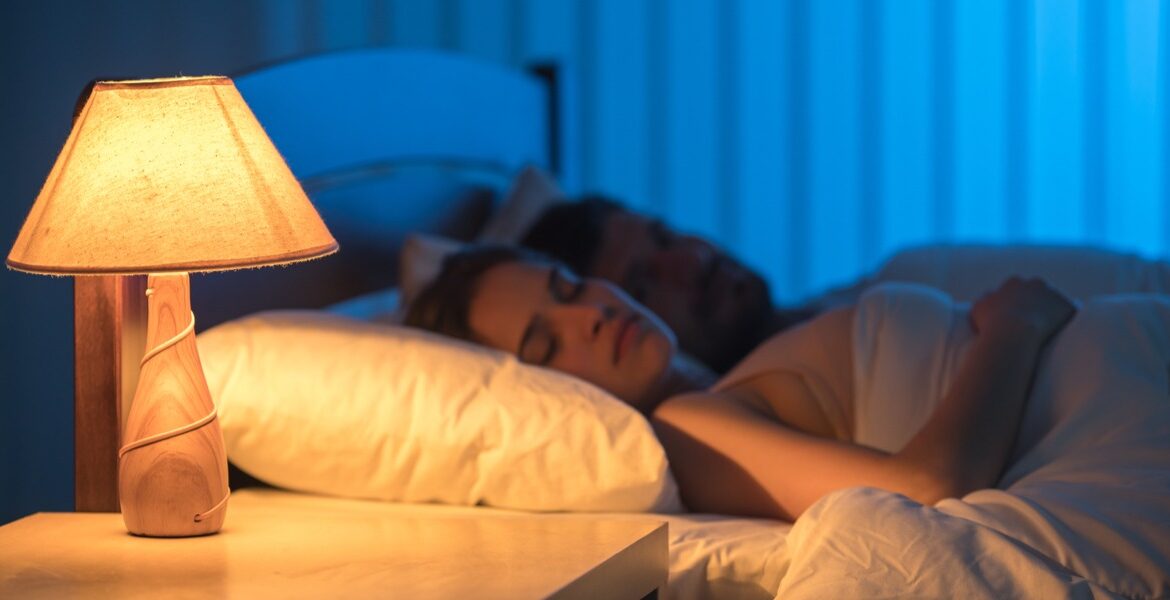Dormir con la luz encendida puede causar obesidad