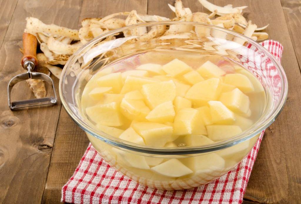 Beneficios del agua de papa para tu salud y cómo se prepara