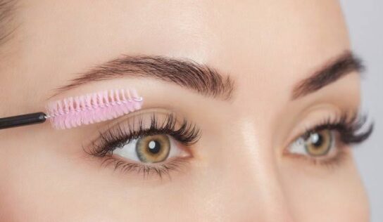 CÓMO CONSEGUIR UNAS CEJAS NATURALES QUE QUITAN AÑOS SEGÚN DOS EXPERTOS