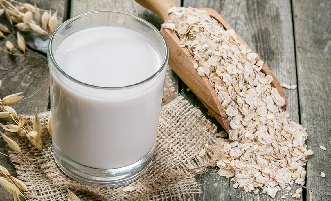 Razones por las cuales deberías de tomar agua de avena en ayunas