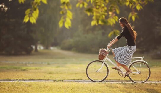 Los beneficios de andar en bicicleta para tu salud, mente y belleza