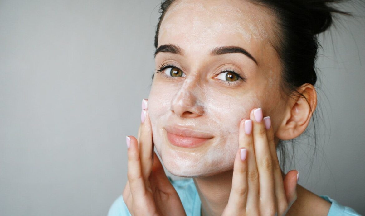 Beneficios del suero de leche en la piel como remedio natural