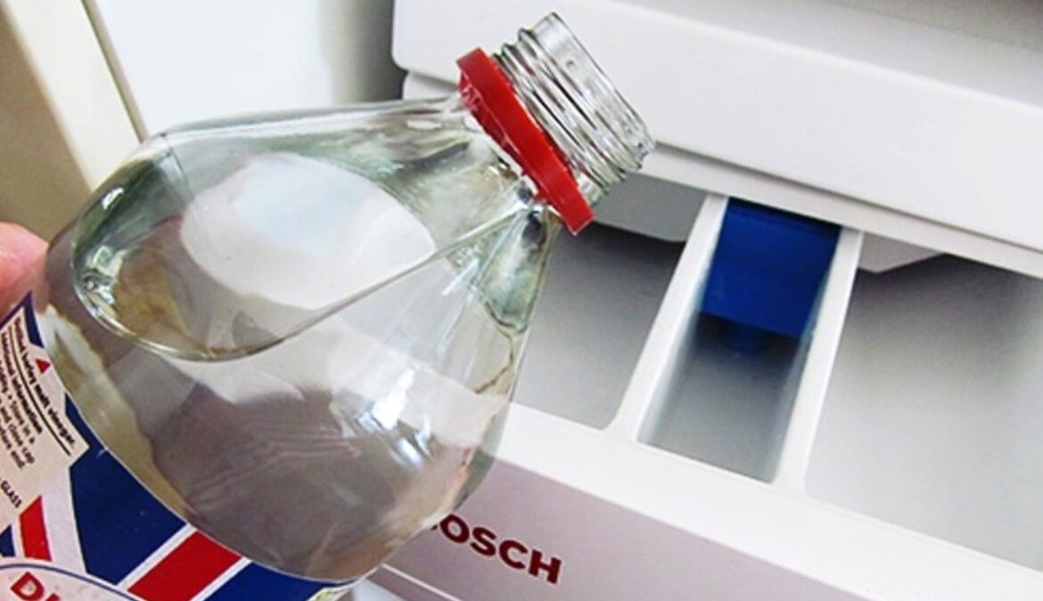 Cinco beneficios del vinagre blanco al lavar la ropa