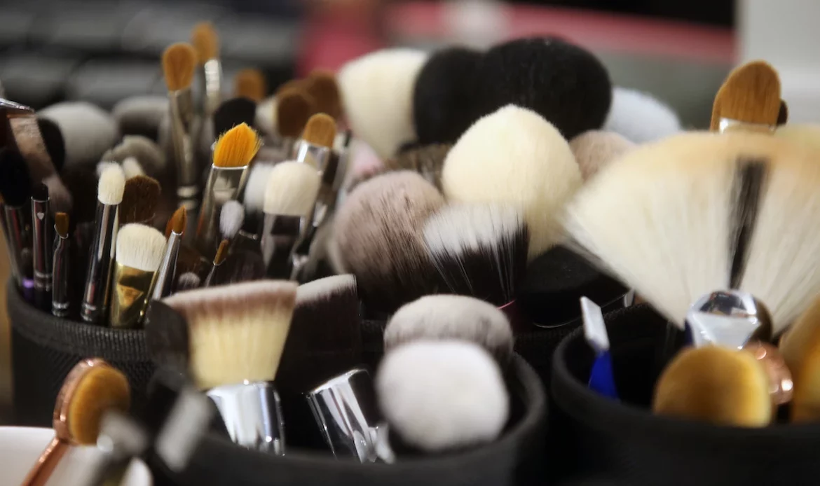 Cómo limpiar las brochas de maquillaje