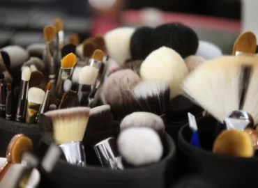 Cómo limpiar las brochas de maquillaje