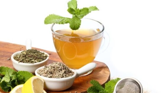 Alivia dolores estomacales con este té de menta con anís, te enseñamos a prepararlo
