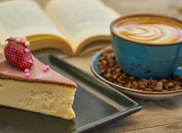 ¿Tienes antojo de un rico postre? Receta de cheesecake de chocolate sin horno