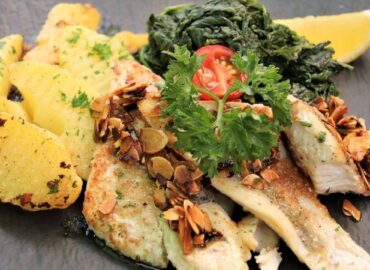 Fortalece tus defensas con un filete de pescado con espinacas para la cena
