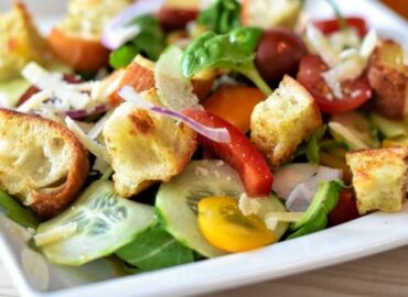 Si no tienes mucho tiempo, te damos 2 recetas para hacer ensaladas rápido y fácilmente