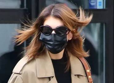 Accesorios que rejuvenecen tu look: bolsos, gafas, pañuelos, todo cuenta