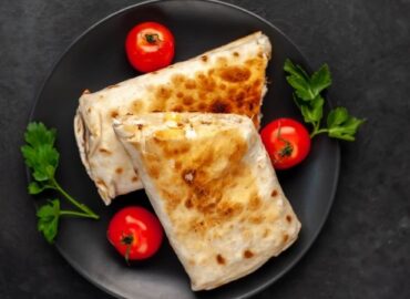 Prepara unos deliciosos burritos de jamón y queso con GUACAMOLE, te encantará