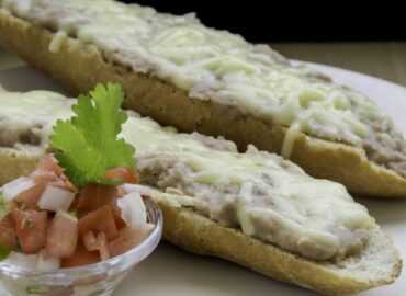 Desayuno mexicano: ponle el toque tradicional a tu mañana con estos ricos molletes con pollo