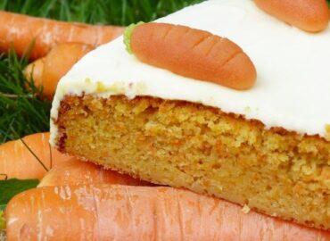 Aprende a preparar un rico pastel de zanahoria con nueces y pasas; aquí la receta