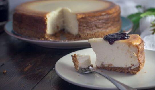 Postre sin azúcar: Tarta de yogur griego, disfruta de un rico aperitivo casero
