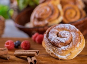 Roles de Canela, así puedes preparar estos deliciosos panecillos en ¡5 MINUTOS!