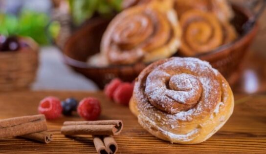Roles de Canela, así puedes preparar estos deliciosos panecillos en ¡5 MINUTOS!