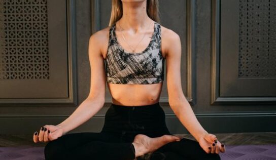 Padmasana (o postura de loto): la pose esencial de yoga para encontrar la meditación plena