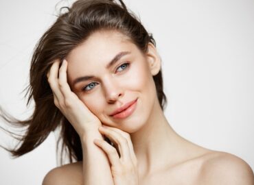 Hielo, el truco de las modelos para tener piel de porcelana en 5 minutos