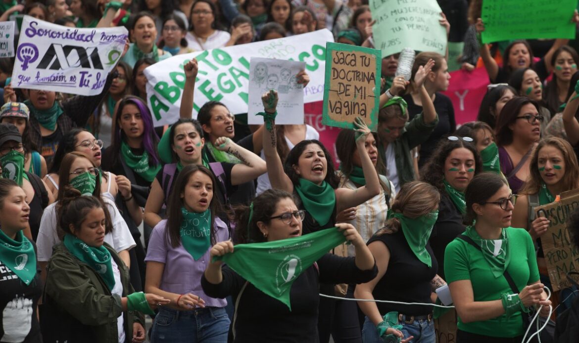 En ocho estados de México, persiguen más a mujeres por aborto que a feminicidas