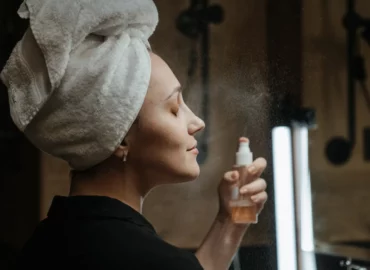 ¿Los productos de skincare caducan? Cuándo y por qué hay que tirar ciertas fórmulas
