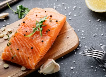 ¿Qué beneficios tienen el atún y el salmón para la salud?
