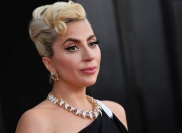 Lady Gaga presume el delineado de ojos sencillo para abrir la mirada en párpados caídos
